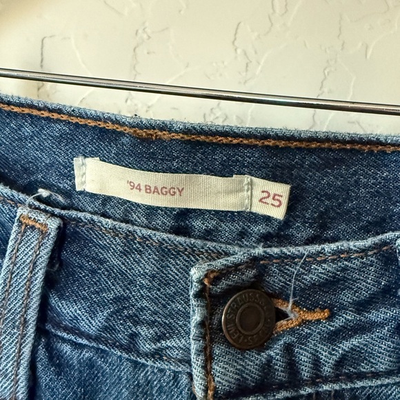 Levi's|Women’s 94 baggy jeans,medium wash high rise in classic style•••size 25 - Picture 11 of 15